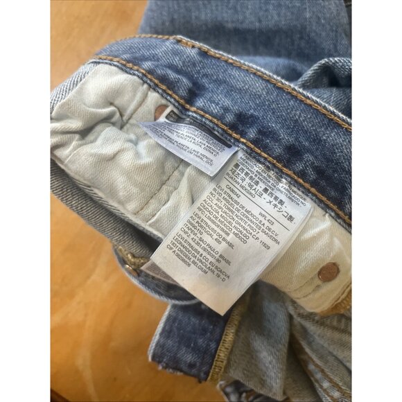 Levis 501 Jeans Mens 35x34 Blue Light Wash Work Wear Straight Leg Cotton Denim - Picture 4 of 9